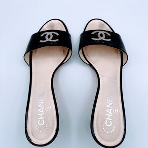 CHANEL Vintage Black and Silver Kitten Heels